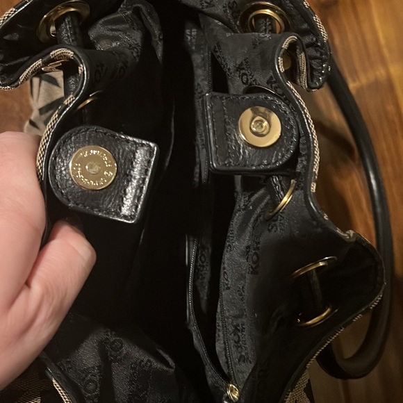 221. NWOT-Michael Kors Awesome Bag - Picture 9 of 11